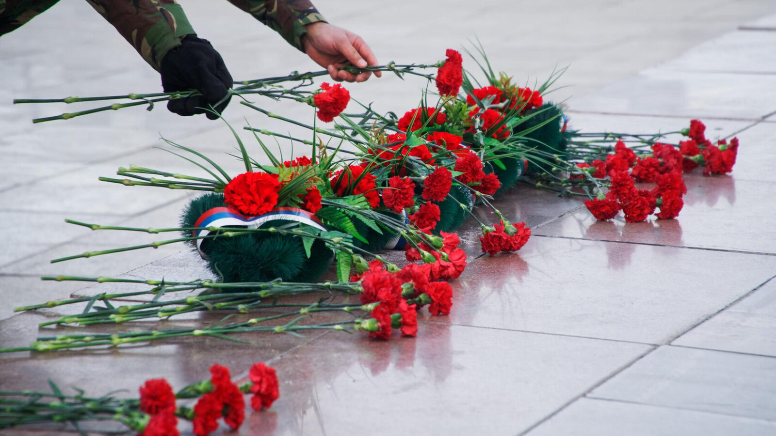 Пособие на погребение военного пенсионера: размер, порядок получения и документы