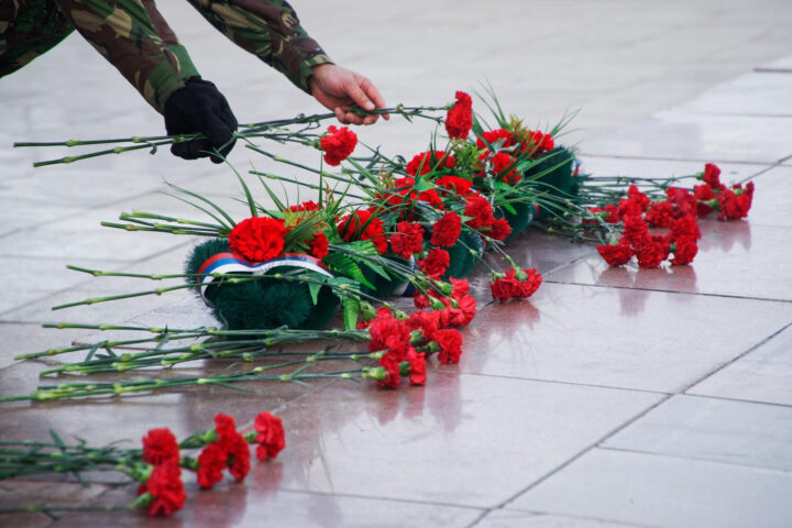 Пособие на погребение военного пенсионера: размер, порядок получения и документы